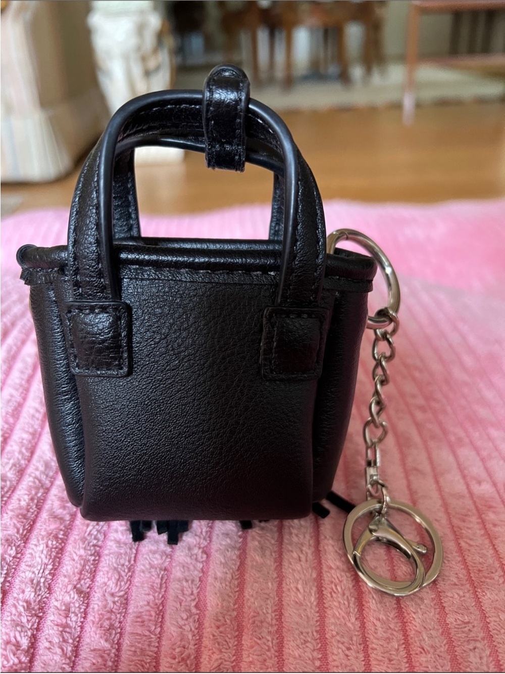 Wrangler Cowhide Mini Fringe Tote Bag Keychain - Picture 3 of 12